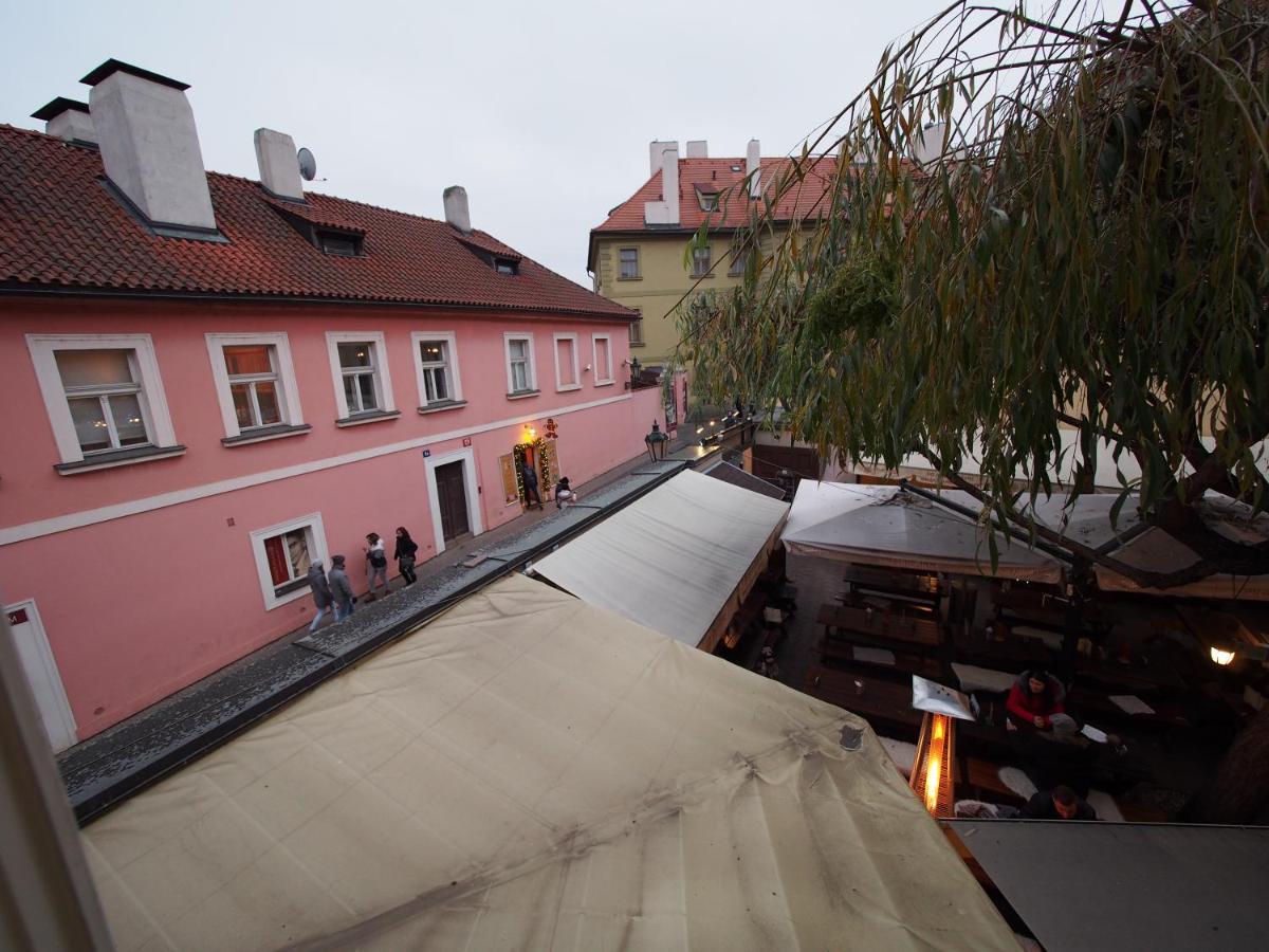 White Swan Boutique Apartments Prague Exterior photo