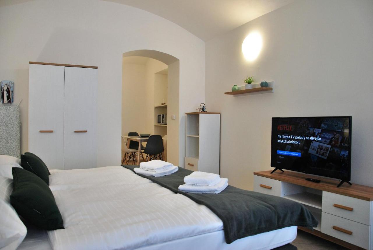 White Swan Boutique Apartments Prague Exterior photo