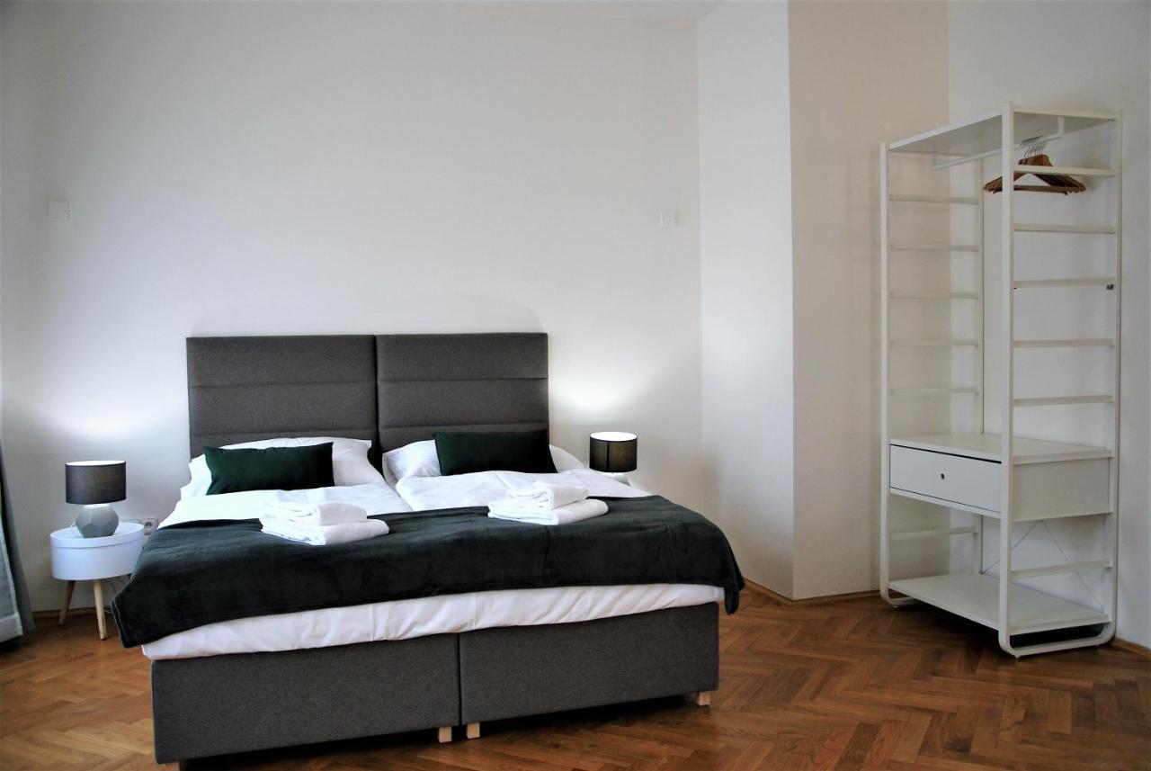 White Swan Boutique Apartments Prague Exterior photo