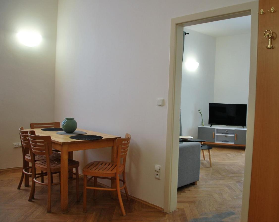 White Swan Boutique Apartments Prague Exterior photo