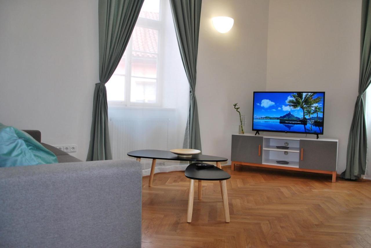 White Swan Boutique Apartments Prague Exterior photo