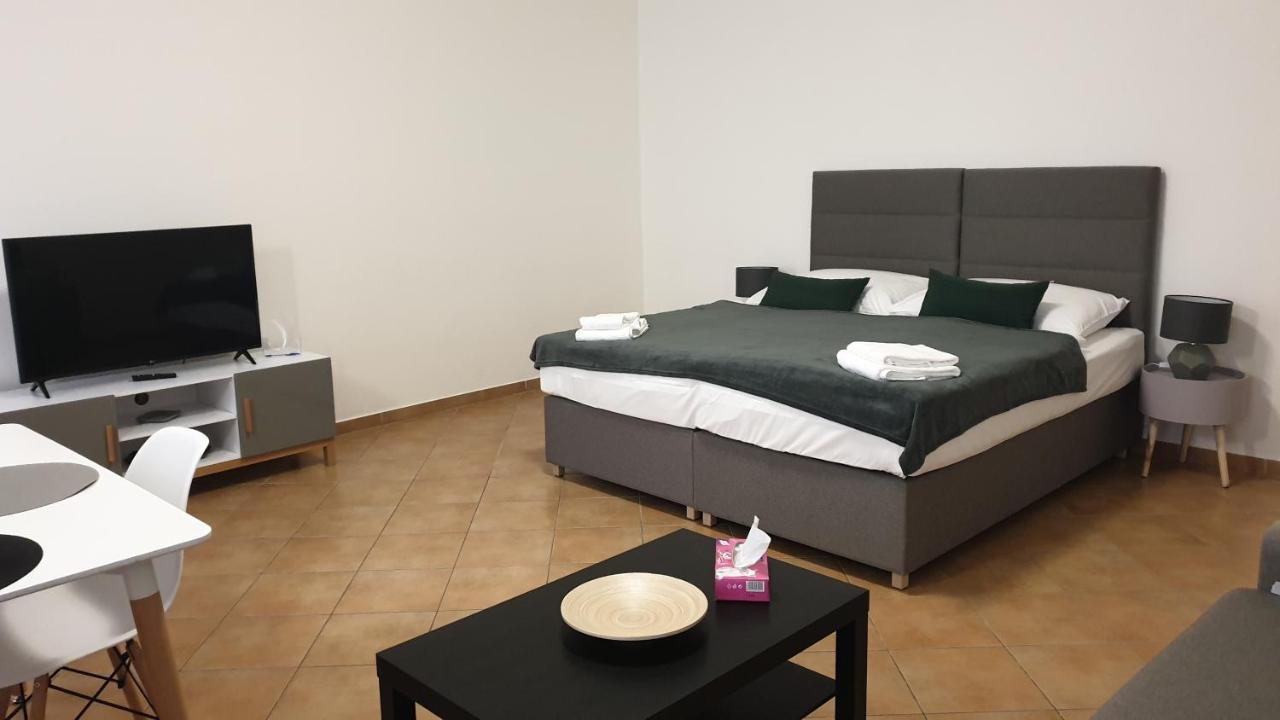 White Swan Boutique Apartments Prague Exterior photo