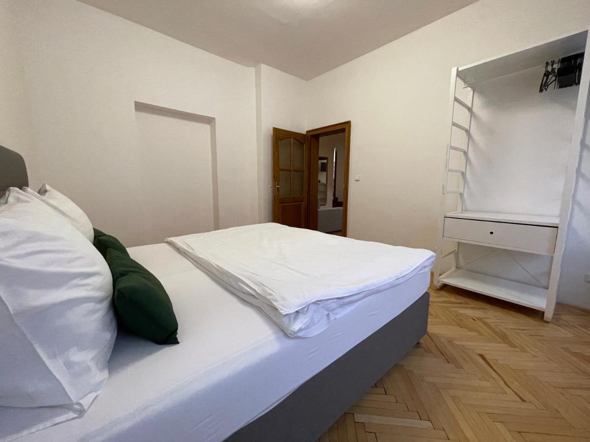 White Swan Boutique Apartments Prague Exterior photo